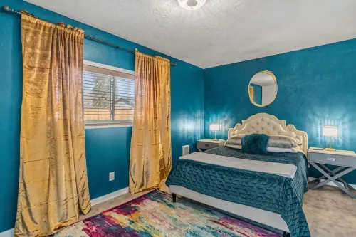 Spacious downtown pad - billiards/ping pong/sauna - 3-Star