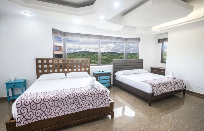 Breathtaking Views Mansion w/King Beds