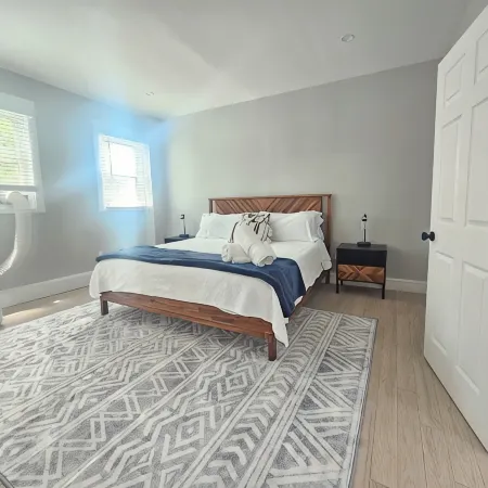Downtown Living- 3Br- Pet Friendly- Parking