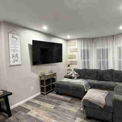 Charming 3-bedroom house with WiFi and AC in enjoyable Buffalo. Others