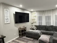 Charming 3-bedroom house with WiFi and AC in enjoyable Buffalo. โรงแรมใกล้บ้านดาร์วินมาร์ติน
