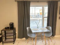 Chapel Suites - Deluxe King Suite - Homestays