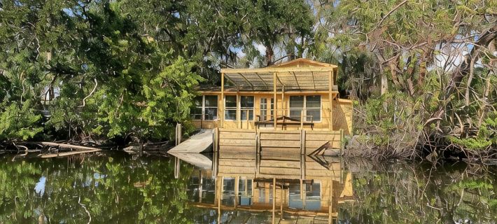 Sleeps 20+, 2 houses, Swim-Spa, hot tub, bachelor and party place Hotels in Town 'n' Country