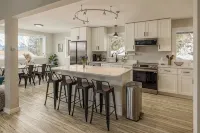 Beautiful 4-bedroom house - Walking distance to Downtown and Sea Life Center! - Boutique