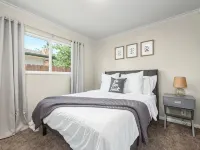 Fresno House | Pool | Fire Pit | Garage | 3/2:Wow! - สระว่ายน้ำส่วนตัว
