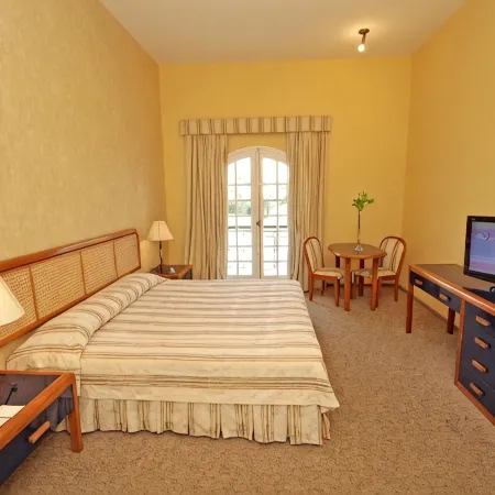 San Raphael Country Hotel