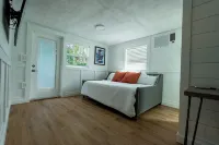 Newly Remodeled 3BR Home, 1 Block from Water in Beautiful Safety Harbor! - 무료 와이파이