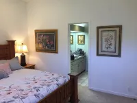 A Pet-Friendly Oasis surrounded by wineries with a Pool, Jacuzzi, and Sauna. - 4-Star