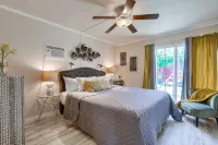 Orange Home with 2 King Bedrooms - Fun Patio Area - balcony