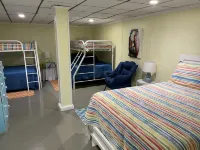 Mid lake, pet friendly 4 bedroom, 3 bath with protected swim area - 홈스테이