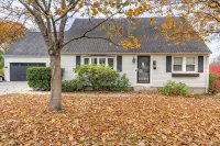 Welcoming Cozy Retreat for Friends and Family! - 4-Star