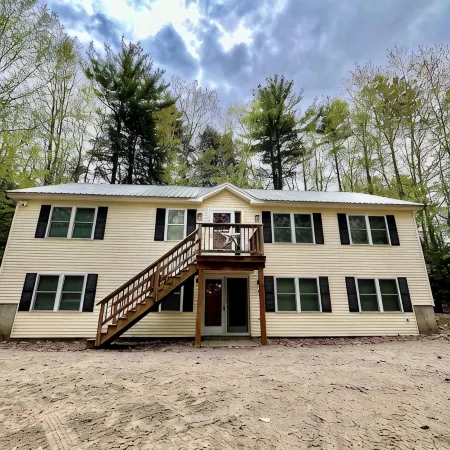 Spring to Sunshine in White Mountain with Lake and Beach Access. Nearby Hiking.
