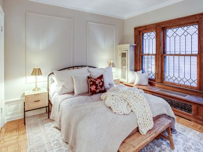 Charming 2BR, near Park Ave with private balcony!