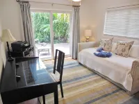 4/3 House with Beautiful Pool/Tropical Paradise/Short Walk to Beach/Restaurants - 4つ星