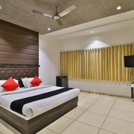 Dev Motel & Banquet