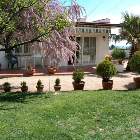 THE ANNEX. Tranquil bungalow/gîte in hills above Begur with amazing views Отели в г. Багур