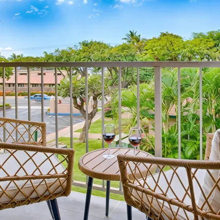 Ocean view, fully remodeled, 2nd floor, few steps away from the best beaches