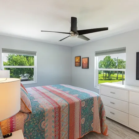 Beautiful New Home on Weeki Wachee River with boat dock