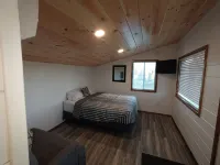 "Twins East" Waterfront property and micro cabin- 10 minutes from Watkins Glen! - Chalets