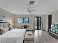 Waterfront Heated Saltwater Pool & Kayaks - 4-Star