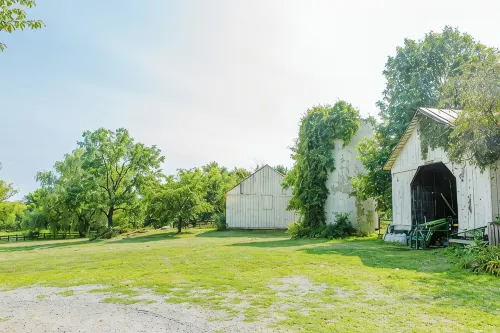 Charming 2-Bedroom Cottage in Loudoun Co, VA on 12 Gorgeous Acres w/ 2-Acre Pond - 4-Sterne