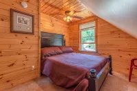 Beautiful year round home on Sebec Lake - Homestays
