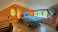 In-town 5 Bedroom Victorian With Heated Pool - 4-Star
