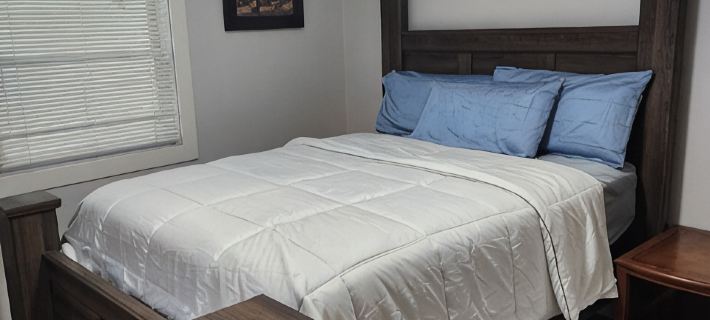 Brand new-newly renovated cabin on 1/2 acre lot right on the Missouri River! Hoteles en Condado de Cascade