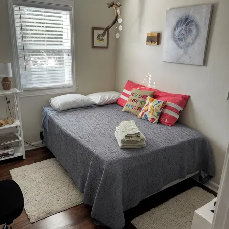 COZY COMFORT between the bay and the ocean.