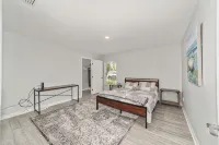 Newly renovated cottage walking distance to downtown Ocala square. Quiet street. - Homestays