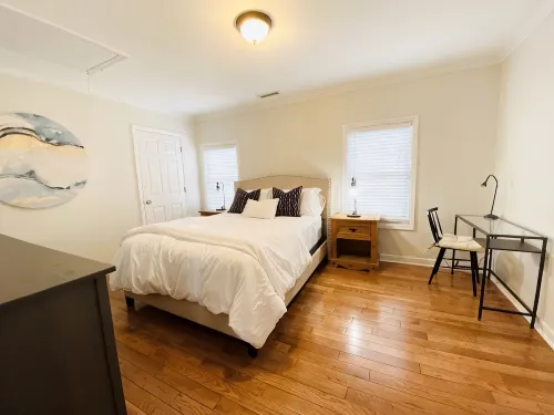 Family-Friendly 2Br with Parking Near NYC + Hospital - Condos