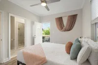 Remarkable Superdome Group Home w/Heated Pool, Parking, Patio, 8 Beds & 5 Baths - Kolam Renang Peribadi