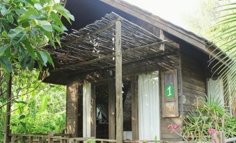 Chivaree Hotel and Resort