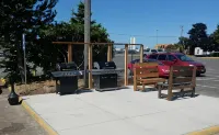 Astoria Riverwalk Inn - parking