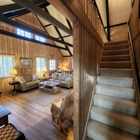 Beautiful family friendly 4 bedroom Resort Chalet with Fireplace