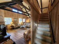 Beautiful family friendly 4 bedroom Resort Chalet with Fireplace - Alphydda