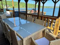 AMAZING WATERFRONT HOME WITH HOT TUB. BOTH HAVE EXTENSIVE VIEWS OF THE LAKE - 4-Star