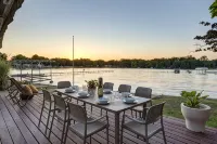 Relaxing Lake Home Meets Contemporary Design - 4-Star