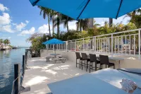 Fisherman's dream!!, Privacy, Heated Pool,Hot Tub, 50' Dockage, Tiki, pets ok, - جاكوزي