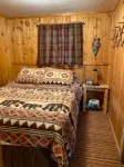 Year round cozy cabin on Trout haven Pond, close to trails & Lake St. Helen - Hytter