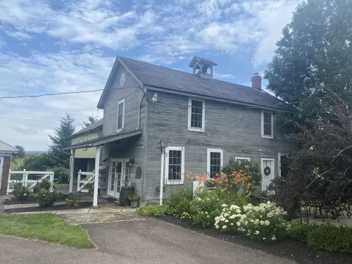 Loft two story with first floor workout room, WIFI, complete cottage to yourself - Gym