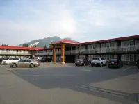 Days Inn by Wyndham Golden - parking
