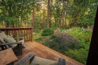 The Most Romantic Creekside Cabin - with Hot Tub and Privacy - Hytter