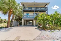 Beach House ! Sunset Decks ! Walk to Beach & John's Pass Boardwalk - 4-Star