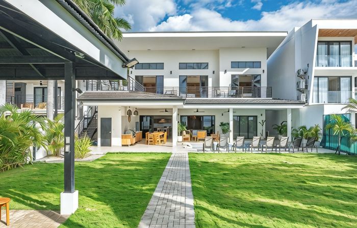 Casa Natalia: Luxurious Oceanfront Villa with Housekeeping and Concierge