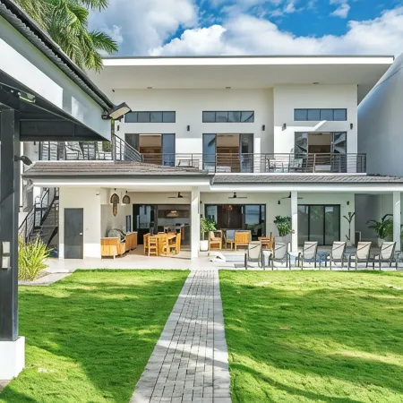 Casa Natalia: Luxurious Oceanfront Villa with Housekeeping and Concierge