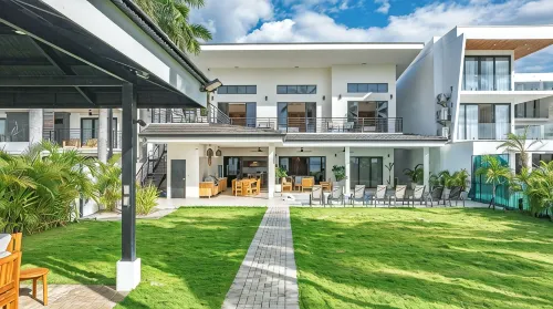 Casa Natalia: Luxurious Oceanfront Villa with Housekeeping and Concierge - 3-Star