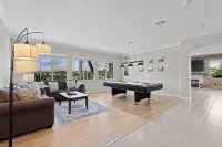 Resort-style Home with stunning views, pool, hot tub, putting green - Homestays