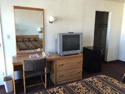 EZ 8 Motel Airporter