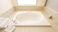 Savannah House Hotel - Bathtub